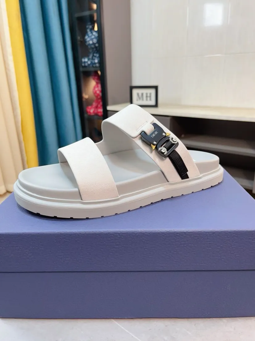 Men's Men's Shoes 💰320🌸🌸Dior Aqua Men's Sandals Slippers. Showcasing Dior haute couture design. The Dior gray suede strap is accented with an aluminum Dior buckle for added style. Paired with a comfortable tonal notch sole, they pair easily with shorts or jeans for a sophisticated look. Main body: suede cow leather, technical fabric lining: cow leather, with adjustable straps, aluminum Dior buckle, Dior gray EVA insole, tonal notch rubber outsole splicing structure👌👌size: 38-44 (45.46 customized)